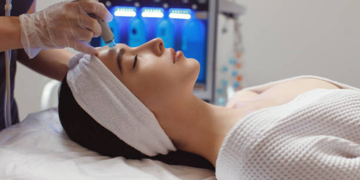How Does HydraFacial Extract Impurities Gently?