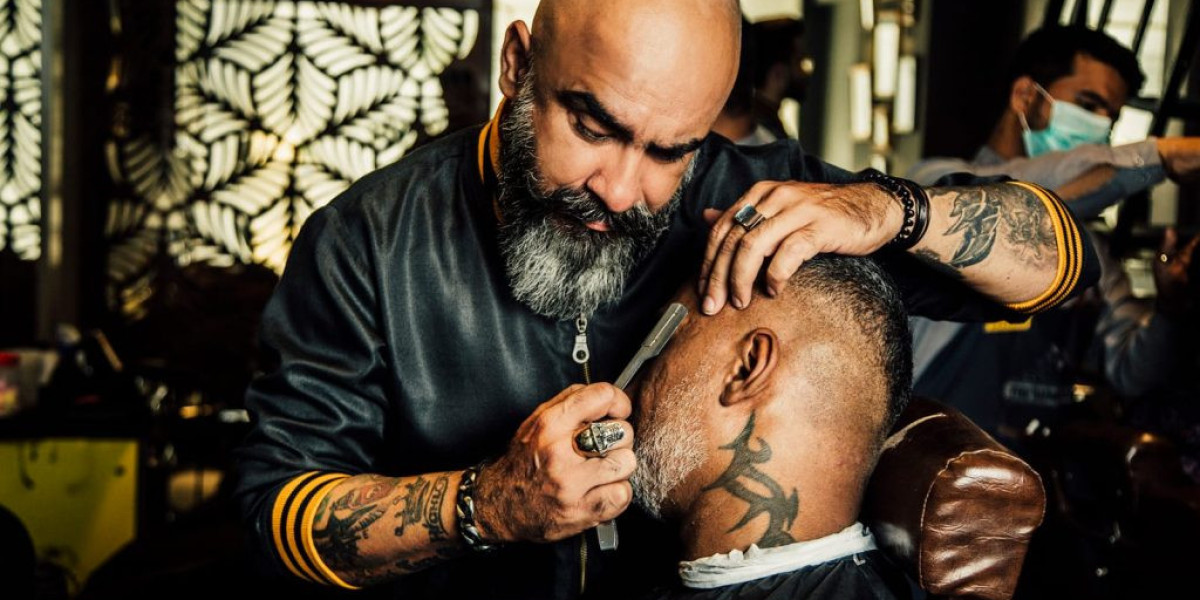 Traffic and Trims: Planning Your Visit to a Men Salon in Gulistan-e-Johar for Maximum Relaxation
